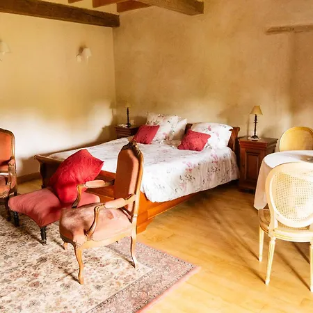Le Domaine De La Rivalière Couette-café 4*
