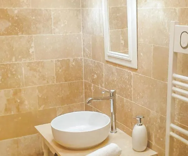 Alojamento de Acomodação e Pequeno-almoço Le Domaine De La Rivaliere 4*